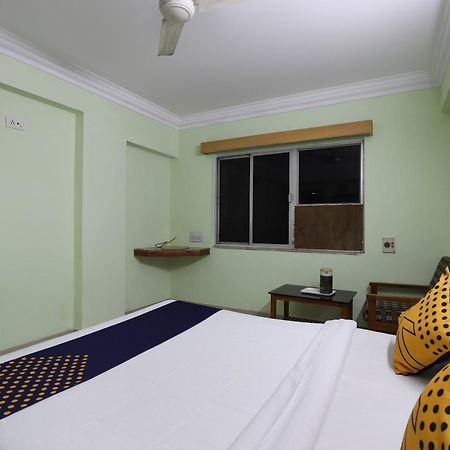 Spot On Hotel Hilltop Vadodara Luaran gambar