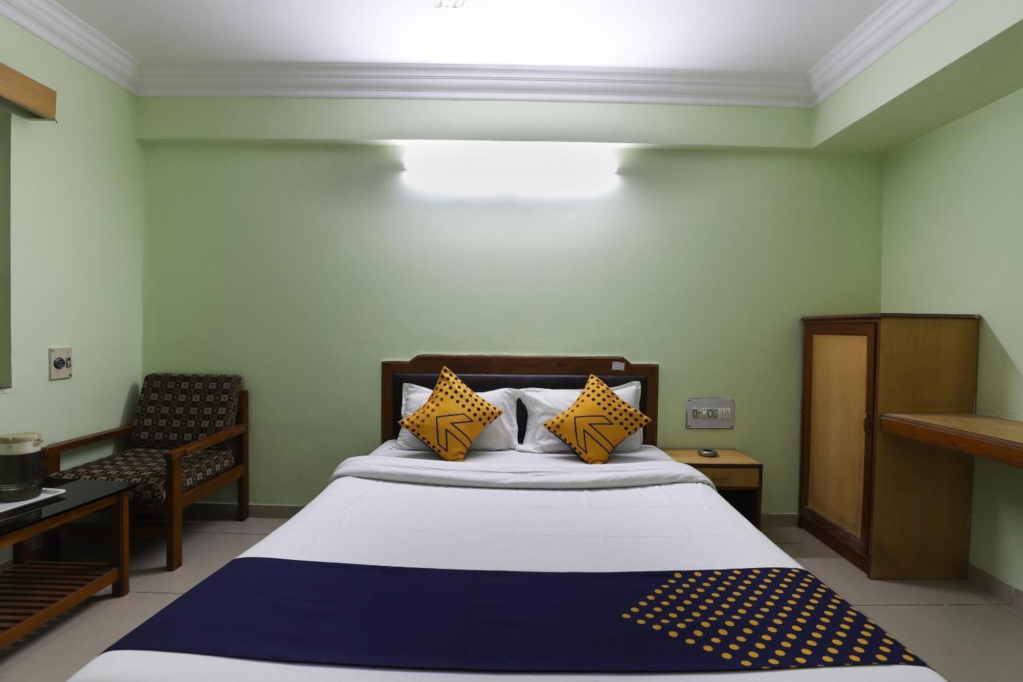 Spot On Hotel Hilltop Vadodara Luaran gambar