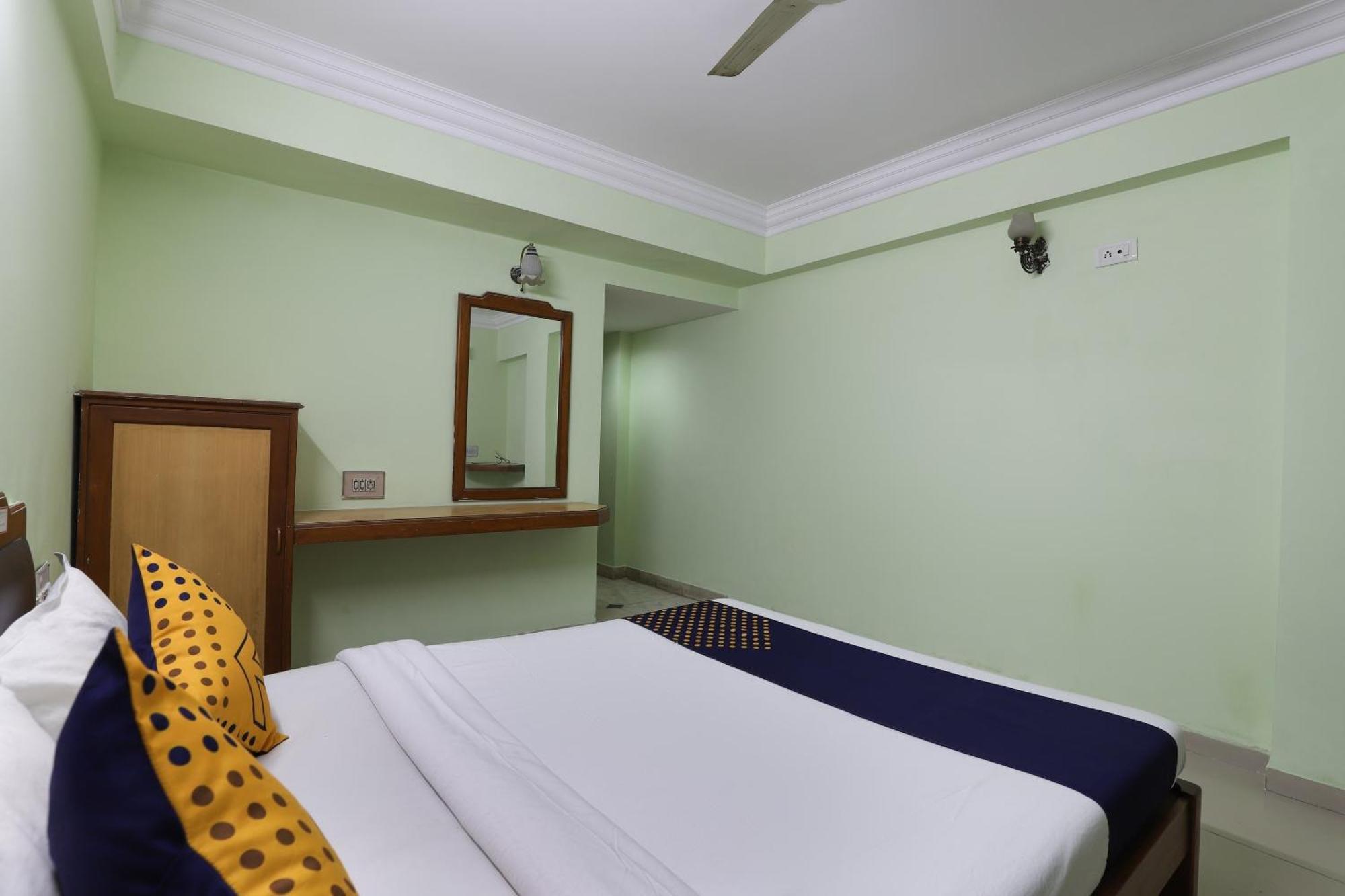 Spot On Hotel Hilltop Vadodara Luaran gambar