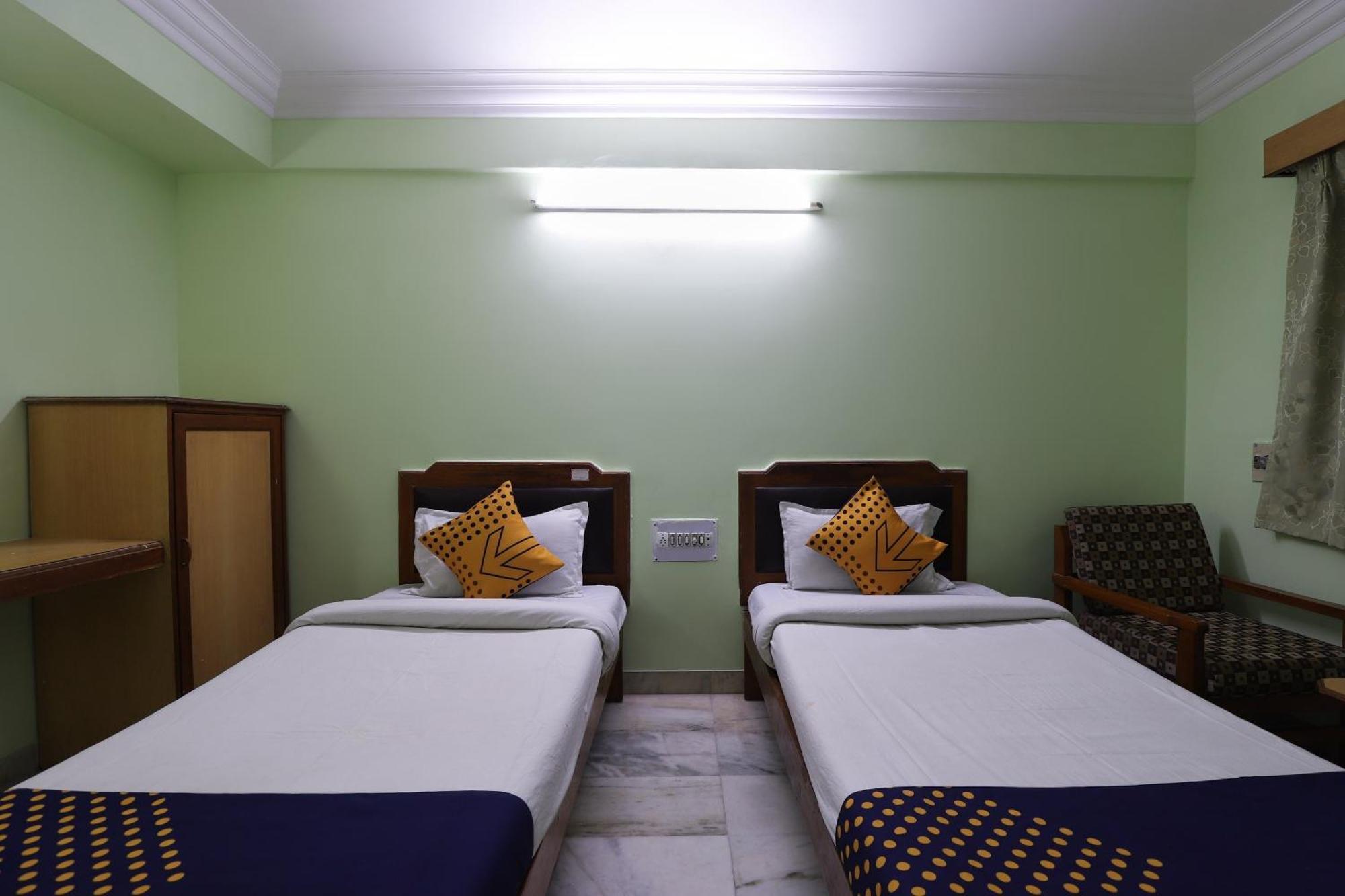 Spot On Hotel Hilltop Vadodara Luaran gambar