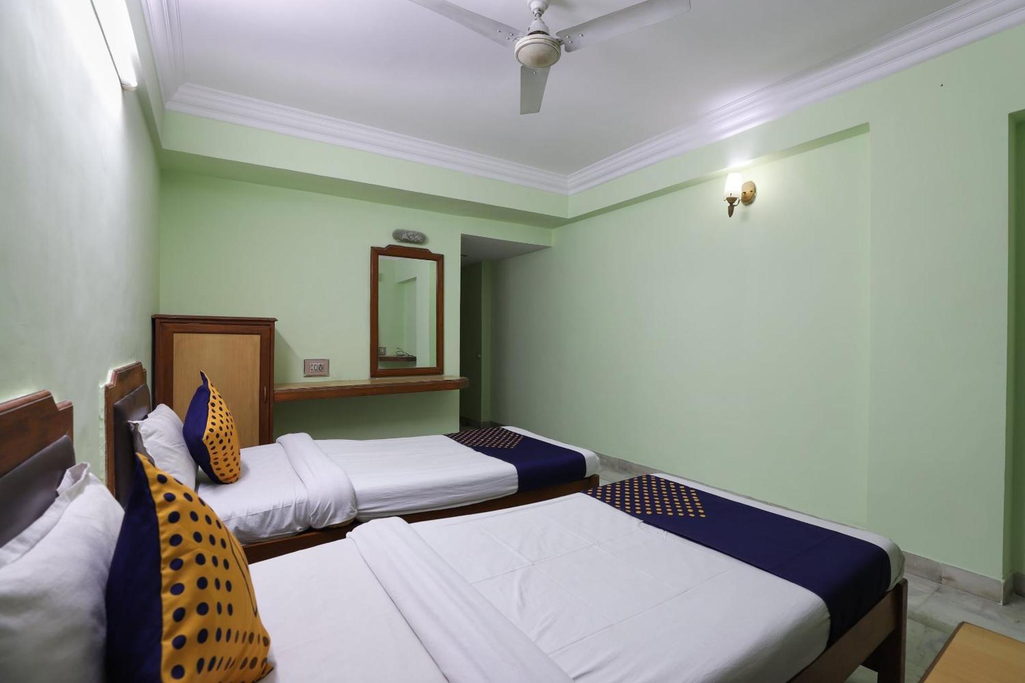 Spot On Hotel Hilltop Vadodara Luaran gambar