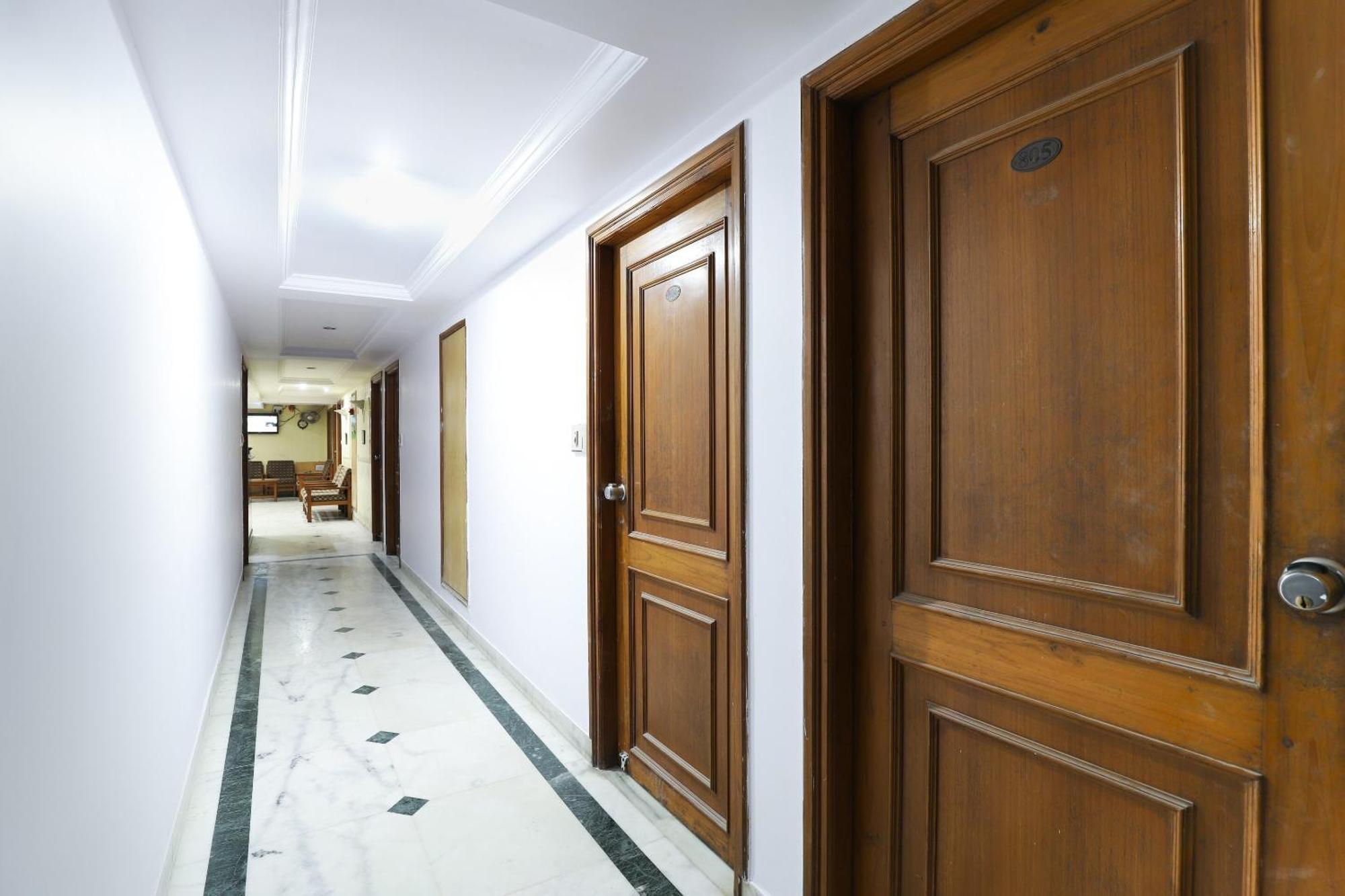 Spot On Hotel Hilltop Vadodara Luaran gambar