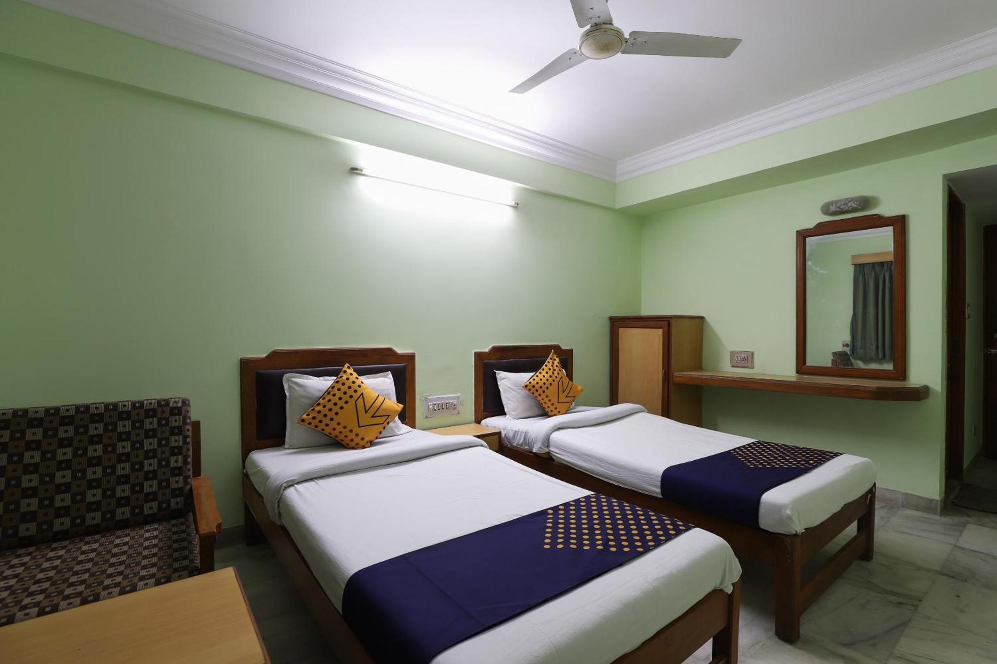 Spot On Hotel Hilltop Vadodara Luaran gambar