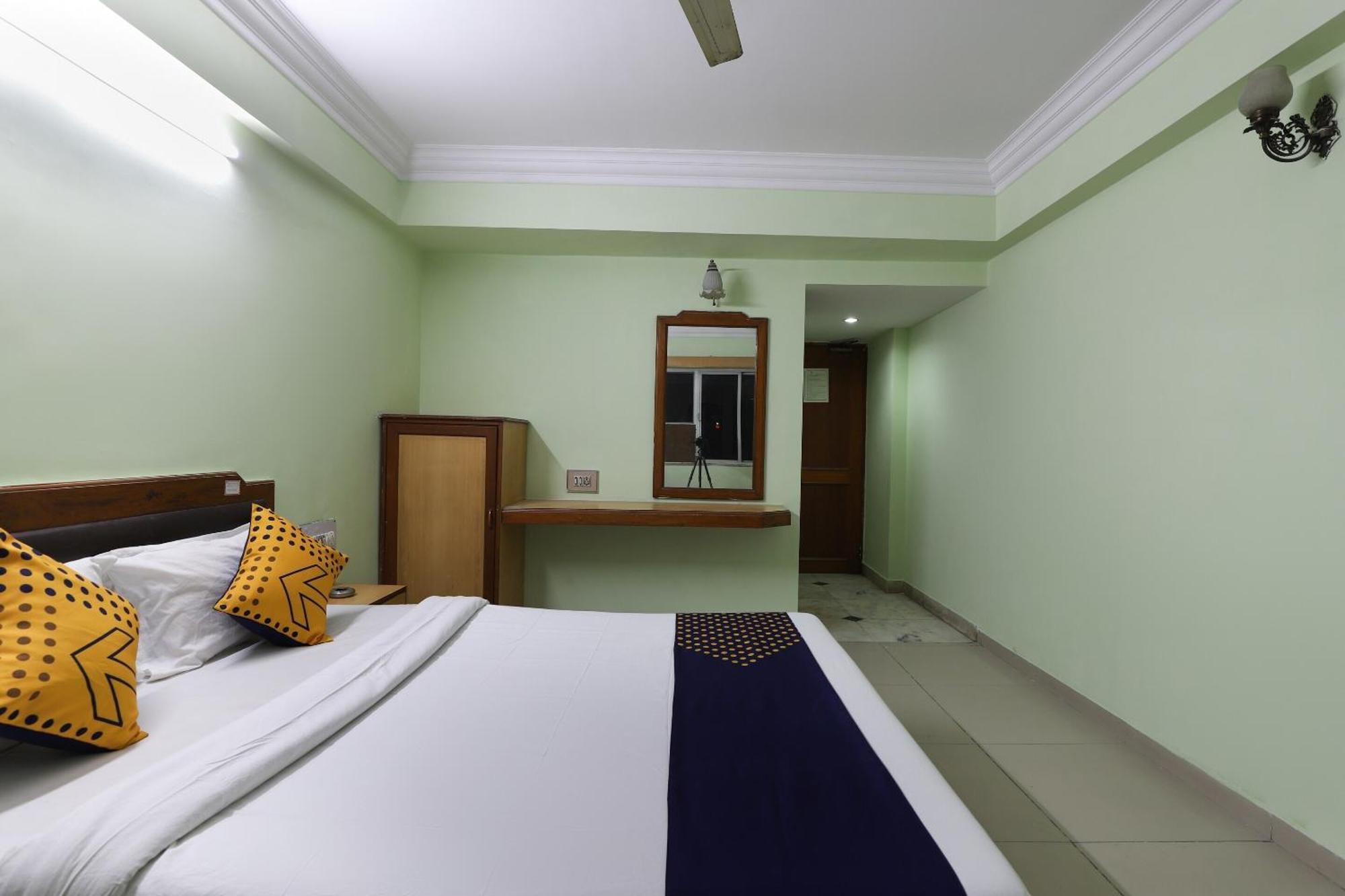 Spot On Hotel Hilltop Vadodara Luaran gambar