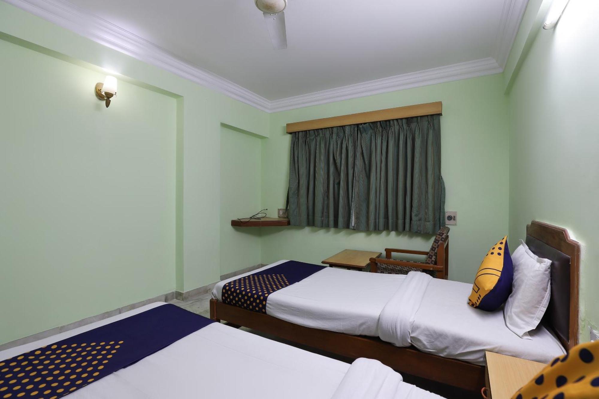 Spot On Hotel Hilltop Vadodara Luaran gambar