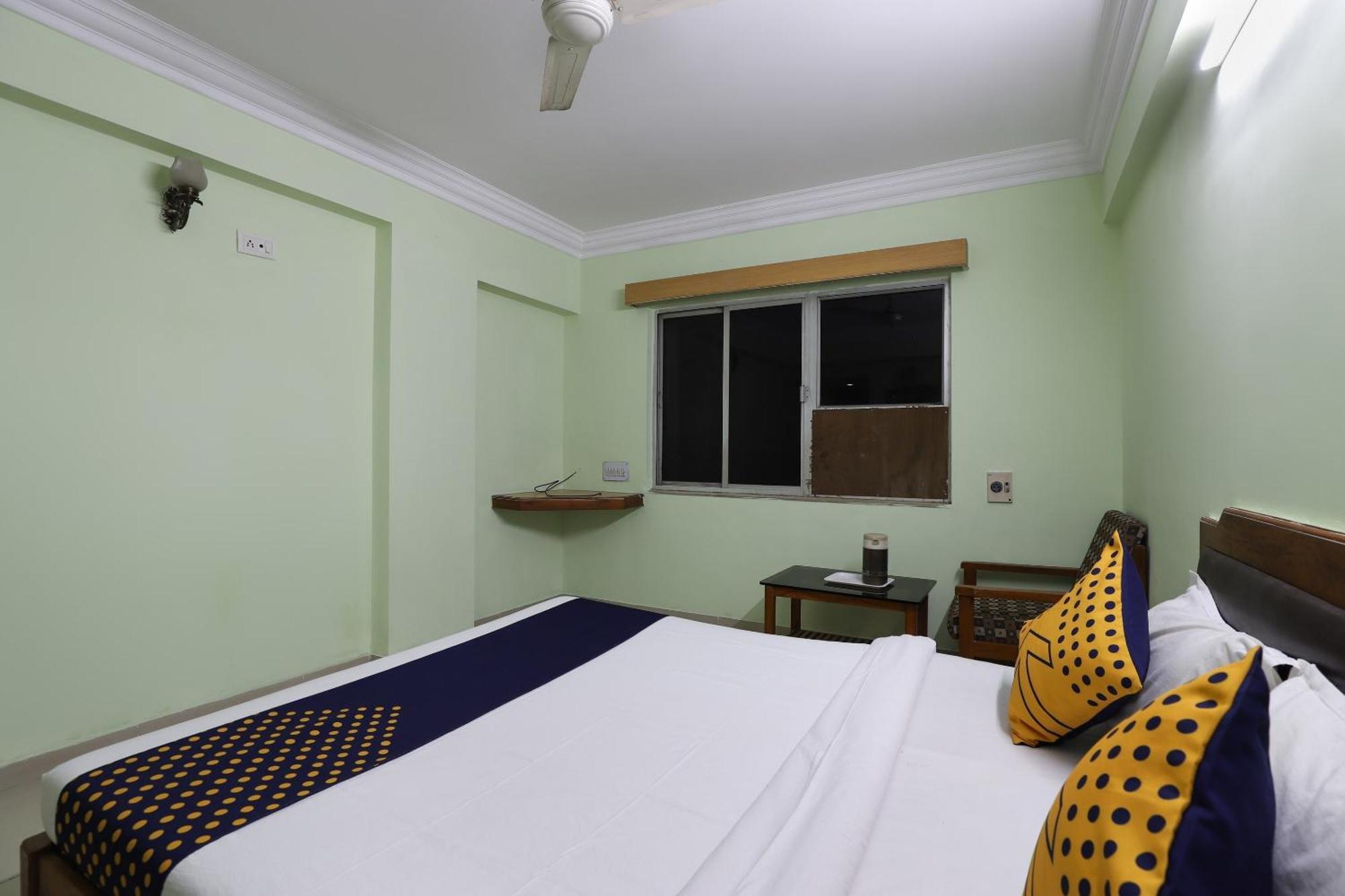 Spot On Hotel Hilltop Vadodara Luaran gambar