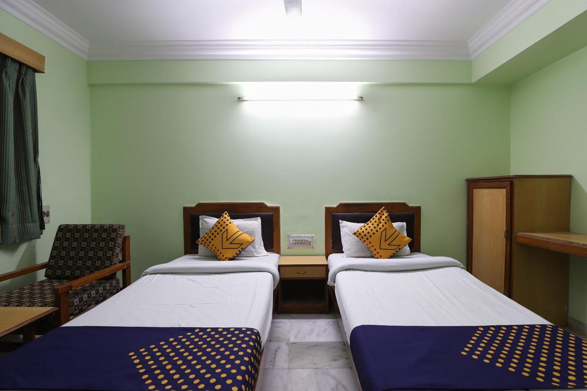 Spot On Hotel Hilltop Vadodara Luaran gambar